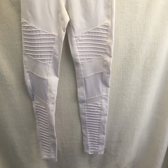 Alo yoga high rise moto leggings - Picture 4 of 9